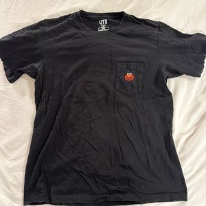 Kaws x Uniqlo Elmo Shirt Size Large